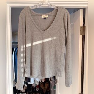 Heather Gray V-Neck Long Sleeve Top